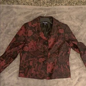 Suit size 14 jacket with size 16 skirt